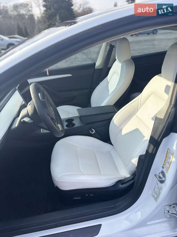 Седан Tesla Model 3 2021 в Кременчуге