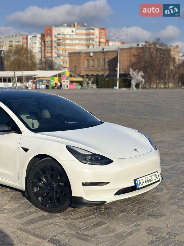 Седан Tesla Model 3 2021 в Кременчуге