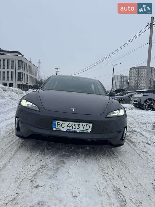 Седан Tesla Model 3 2024 в Львове