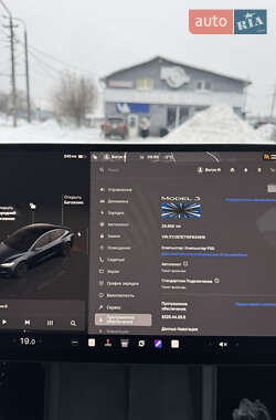 Седан Tesla Model 3 2024 в Львове