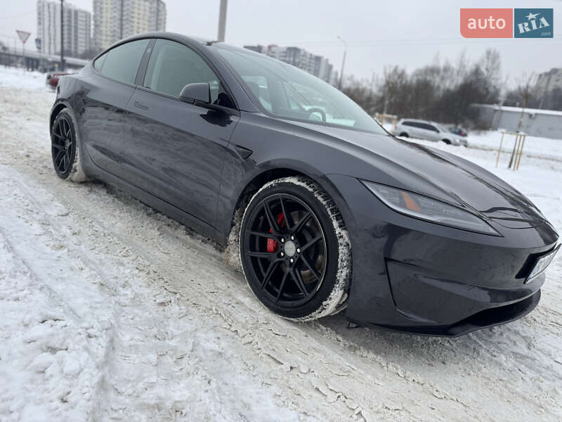 Седан Tesla Model 3 2024 в Львове
