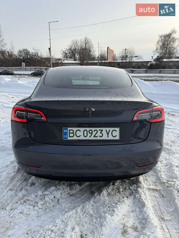 Седан Tesla Model 3 2023 в Львові