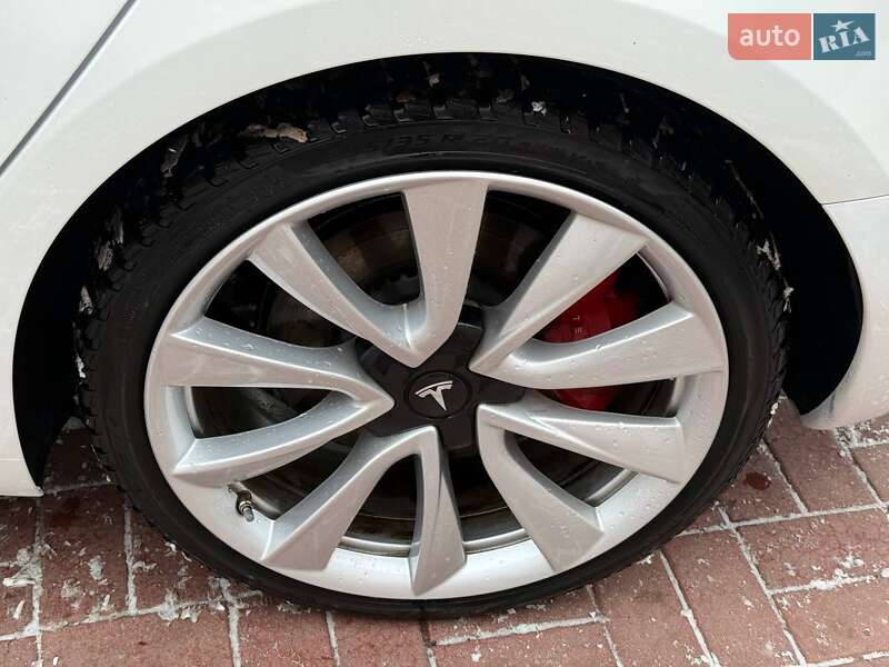 Седан Tesla Model 3 2019 в Кропивницком