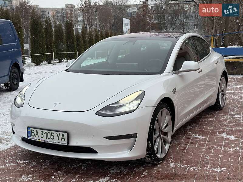 Седан Tesla Model 3 2019 в Кропивницком