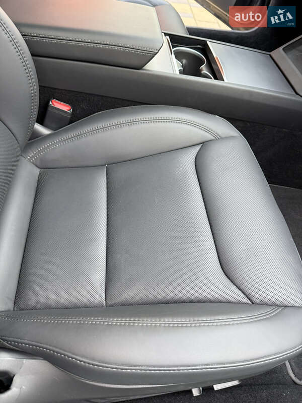 Седан Tesla Model 3 2024 в Днепре