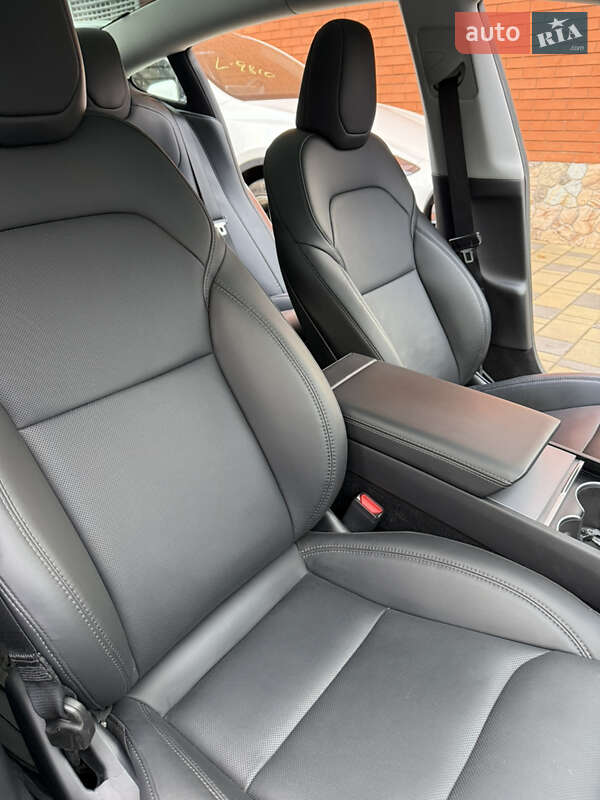 Седан Tesla Model 3 2024 в Днепре
