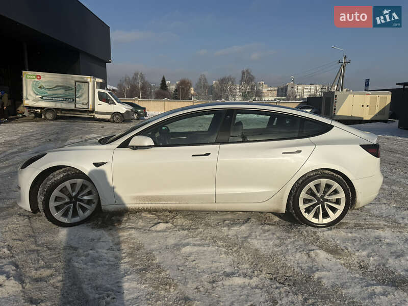 Седан Tesla Model 3 2022 в Киеве