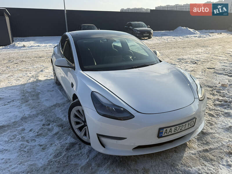 Седан Tesla Model 3 2022 в Киеве