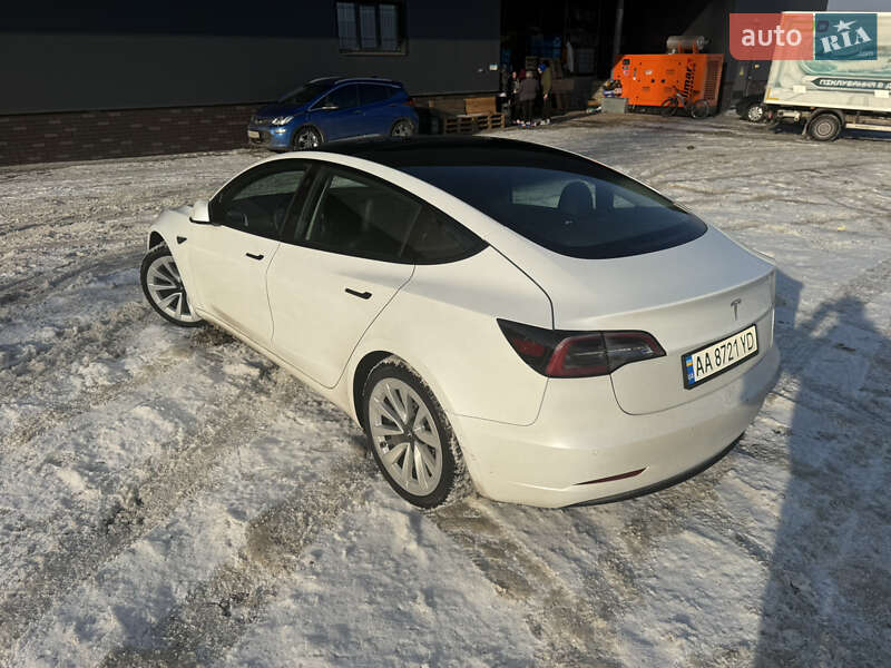 Седан Tesla Model 3 2022 в Киеве