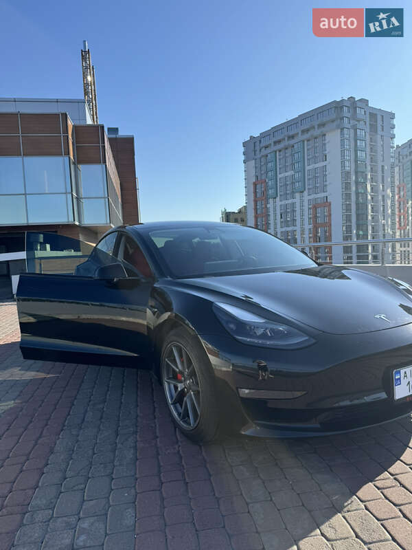 Седан Tesla Model 3 2021 в Киеве