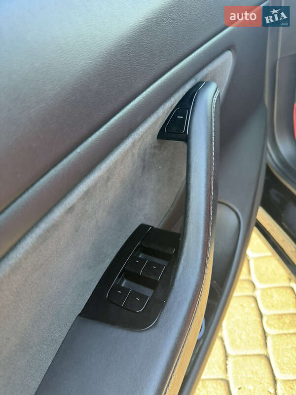 Седан Tesla Model 3 2021 в Киеве