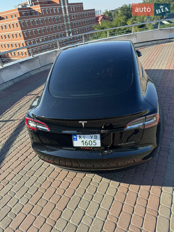 Седан Tesla Model 3 2021 в Киеве