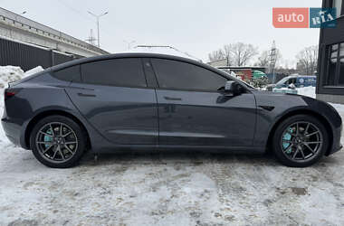Седан Tesla Model 3 2022 в Киеве