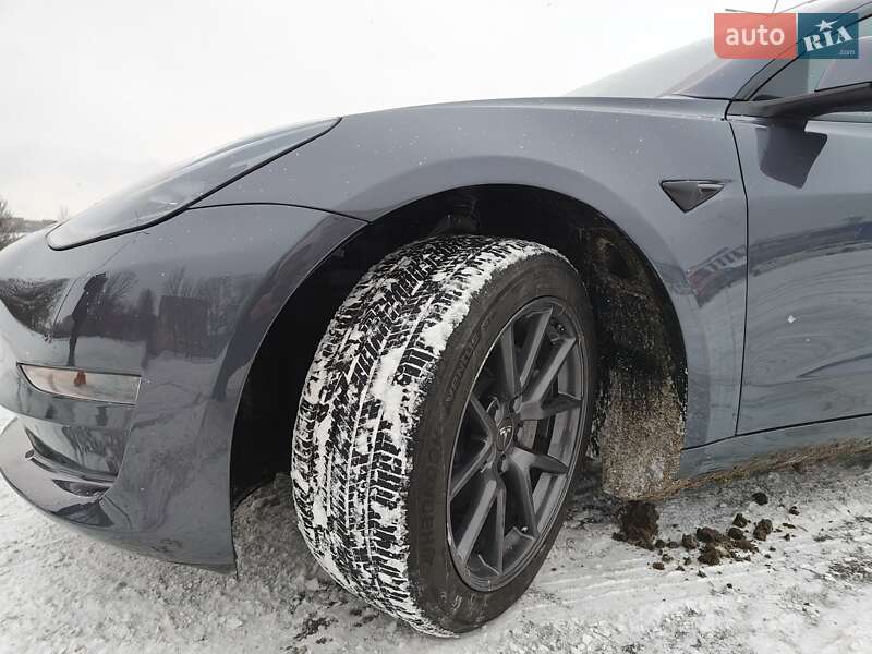 Седан Tesla Model 3 2023 в Кропивницькому