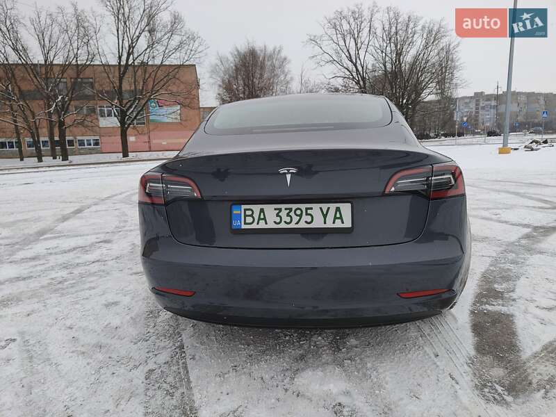 Седан Tesla Model 3 2023 в Кропивницькому