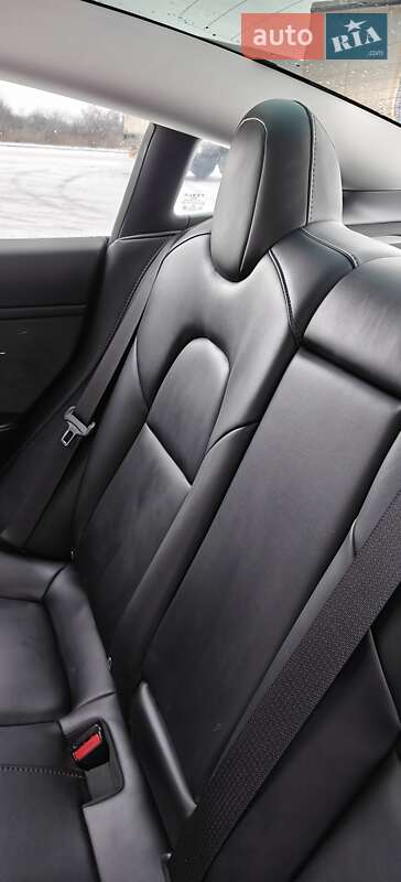 Седан Tesla Model 3 2023 в Кропивницькому