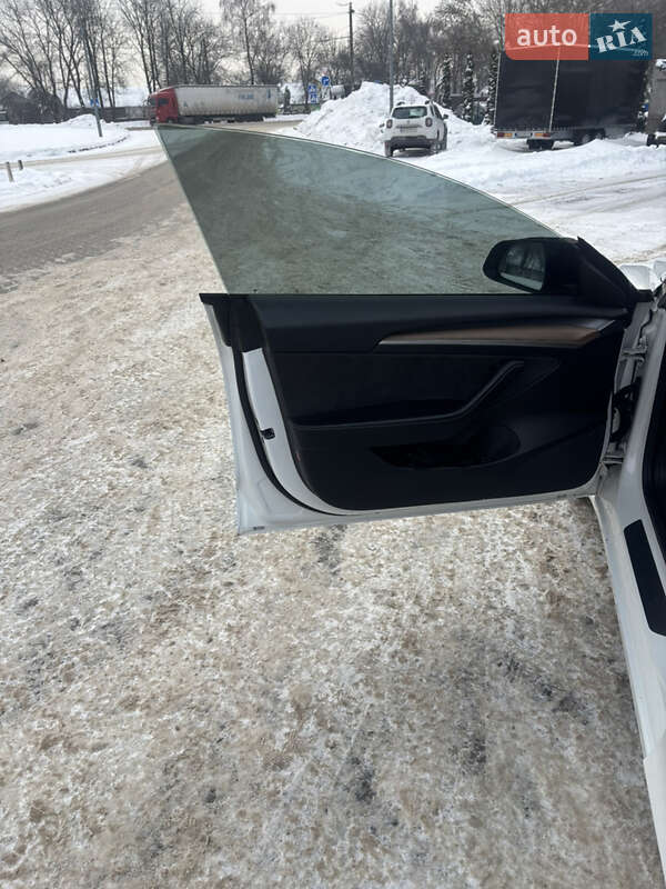 Седан Tesla Model 3 2021 в Житомире