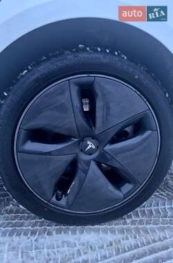 Седан Tesla Model 3 2019 в Львове