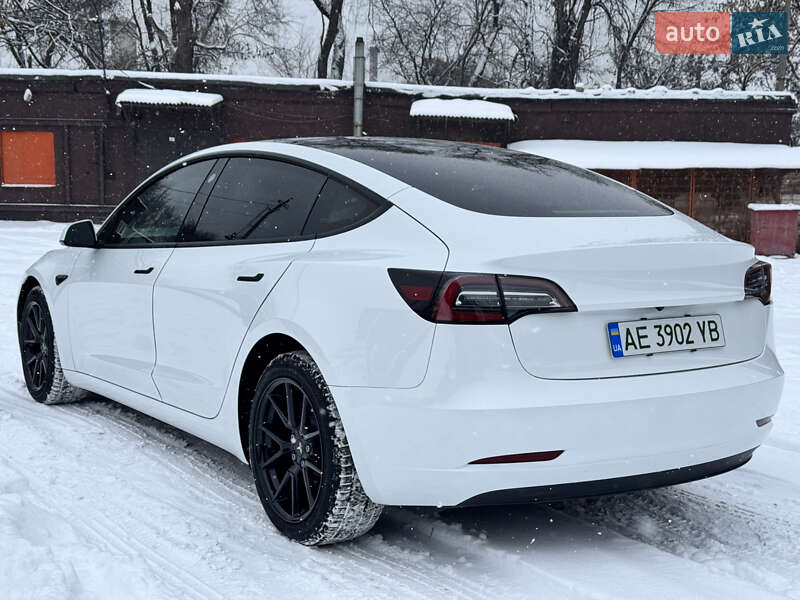 Седан Tesla Model 3 2023 в Дніпрі