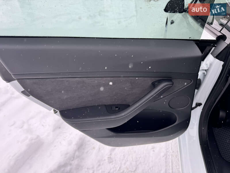 Седан Tesla Model 3 2023 в Дніпрі