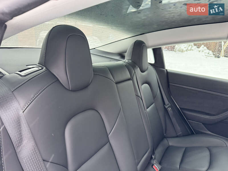 Седан Tesla Model 3 2023 в Дніпрі