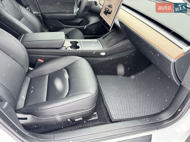 Седан Tesla Model 3 2023 в Дніпрі