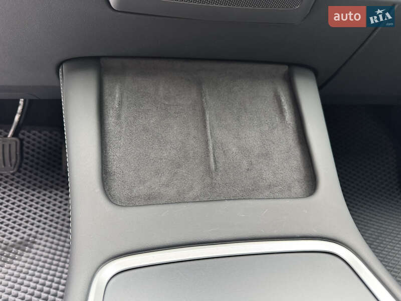 Седан Tesla Model 3 2023 в Дніпрі