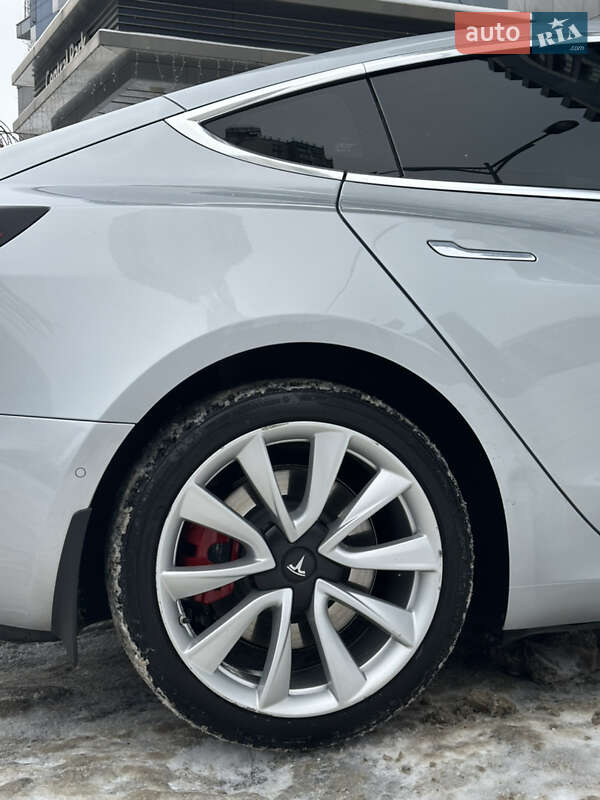 Седан Tesla Model 3 2018 в Киеве