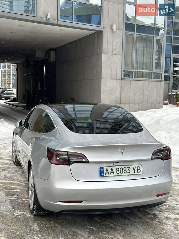 Седан Tesla Model 3 2018 в Киеве