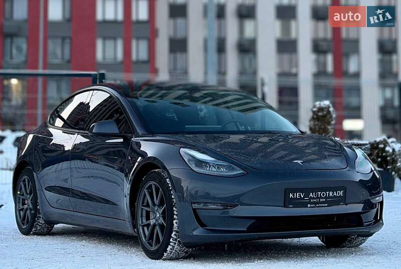 Седан Tesla Model 3 2022 в Киеве