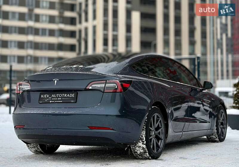 Седан Tesla Model 3 2022 в Киеве