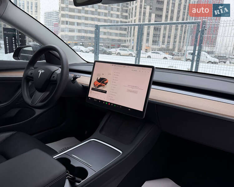 Седан Tesla Model 3 2022 в Киеве