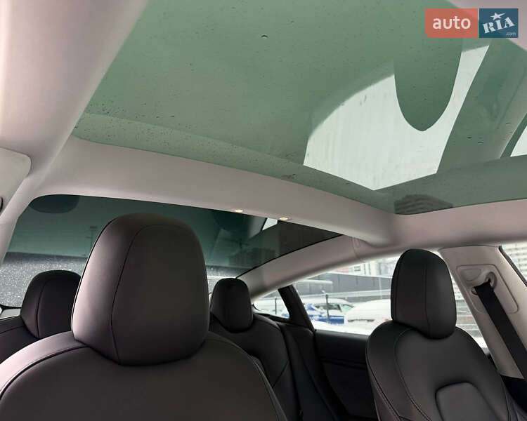 Седан Tesla Model 3 2022 в Киеве