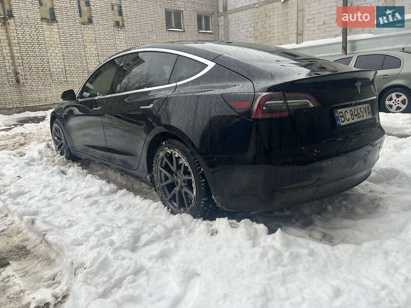 Седан Tesla Model 3 2019 в Львові