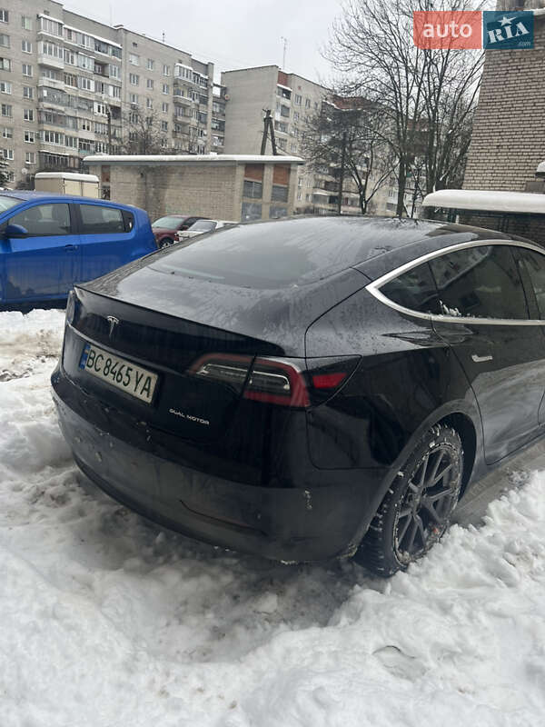 Седан Tesla Model 3 2019 в Львові