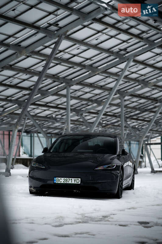 Седан Tesla Model 3 2025 в Львове