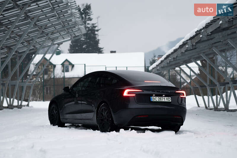 Седан Tesla Model 3 2025 в Львове