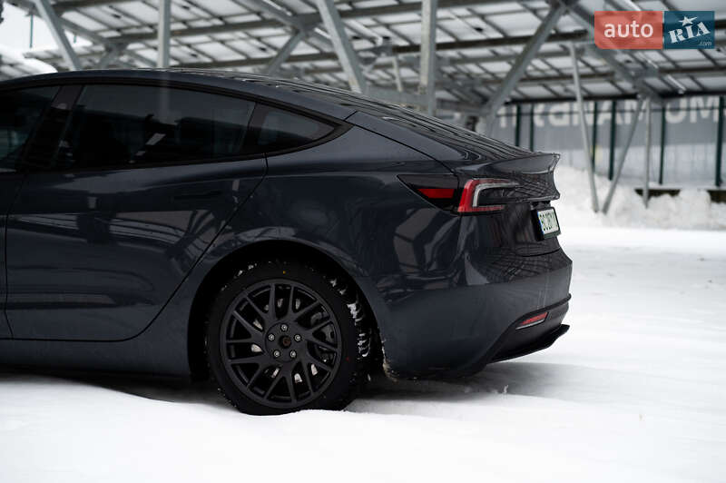 Седан Tesla Model 3 2025 в Львове