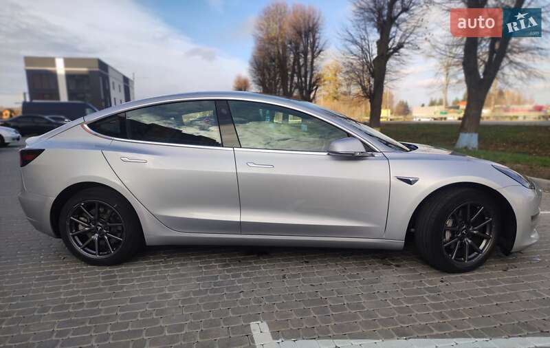 Седан Tesla Model 3 2018 в Вінниці