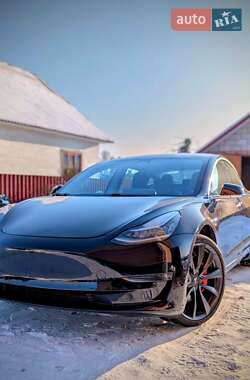 Седан Tesla Model 3 2020 в Березному
