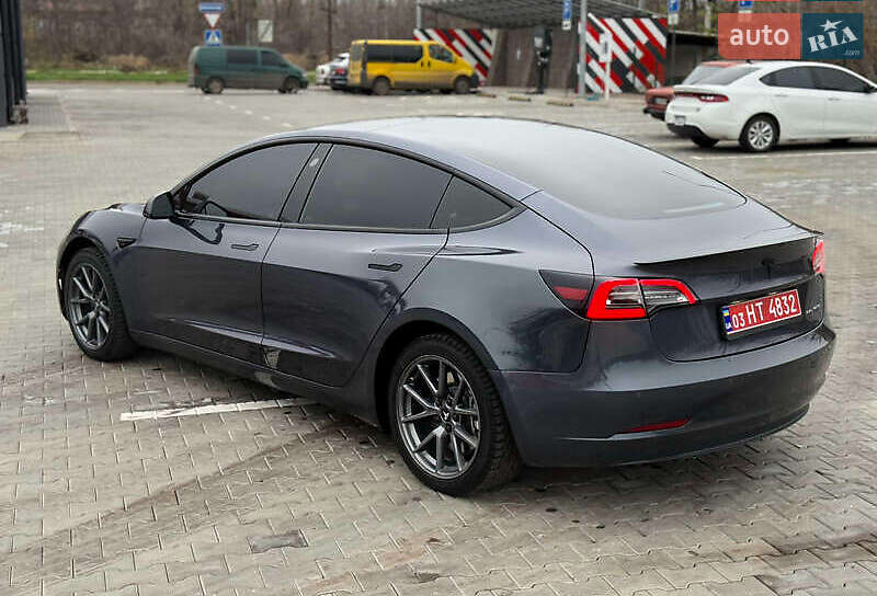 Седан Tesla Model 3 2023 в Одессе