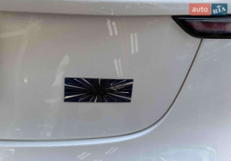 Седан Tesla Model 3 2024 в Львові