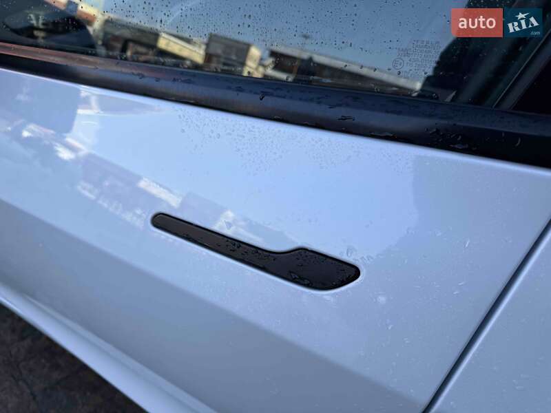 Седан Tesla Model 3 2024 в Львові