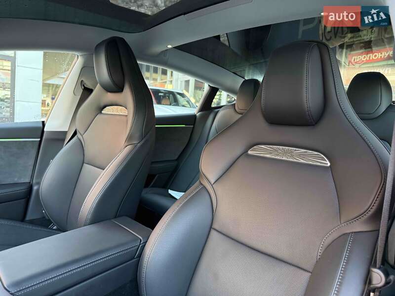 Седан Tesla Model 3 2024 в Львові