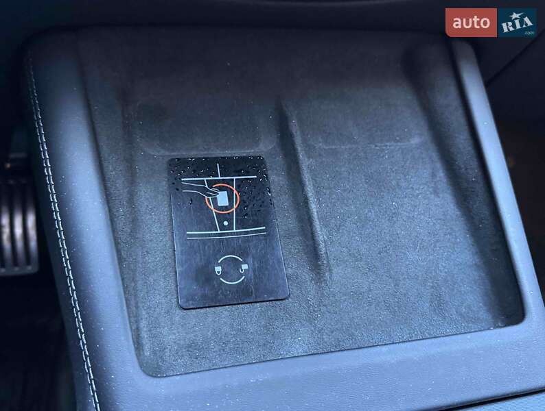 Седан Tesla Model 3 2024 в Львові