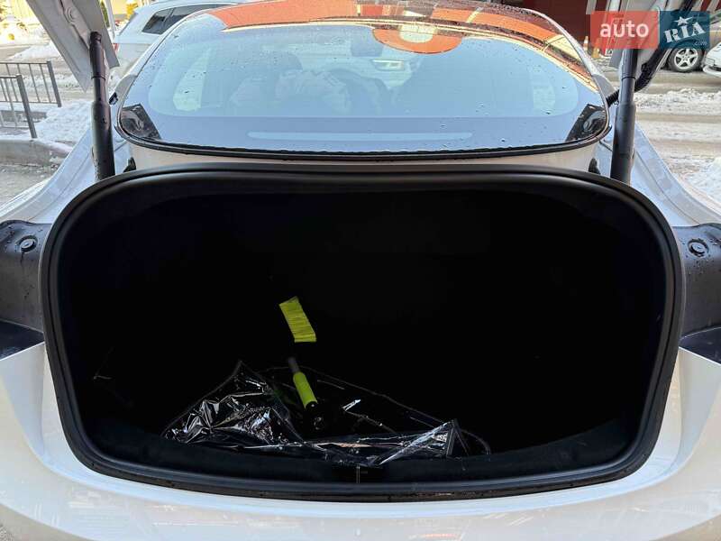 Седан Tesla Model 3 2024 в Львові