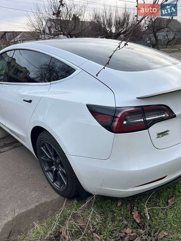 Седан Tesla Model 3 2020 в Николаеве