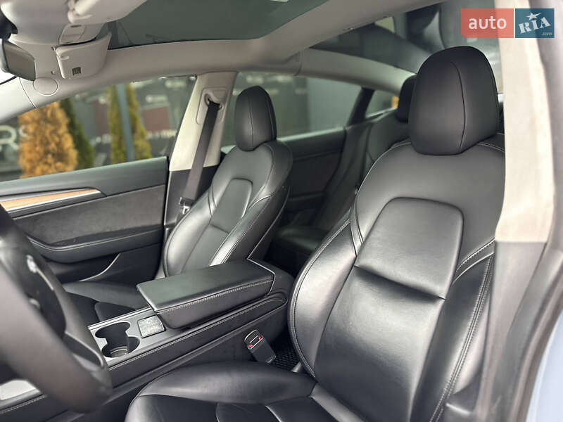 Седан Tesla Model 3 2021 в Киеве