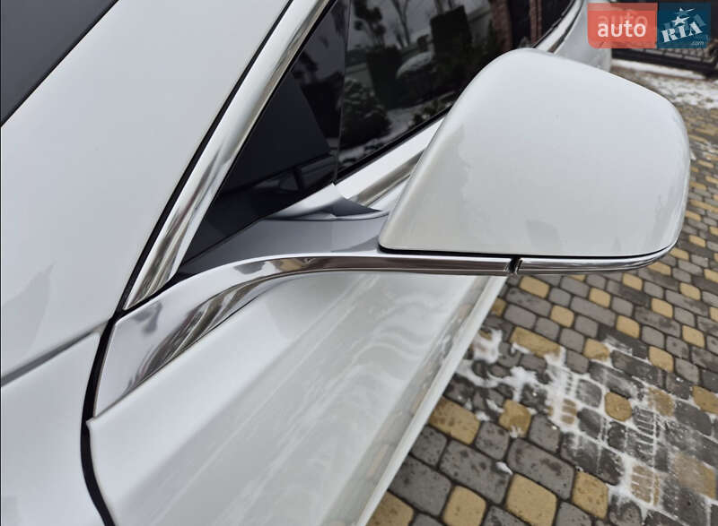 Седан Tesla Model 3 2019 в Львове