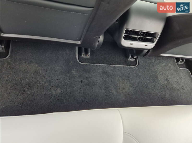 Седан Tesla Model 3 2019 в Львове